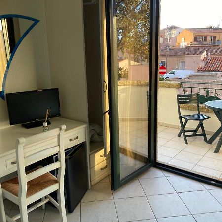B&B Le Farfalle Palau Exterior photo